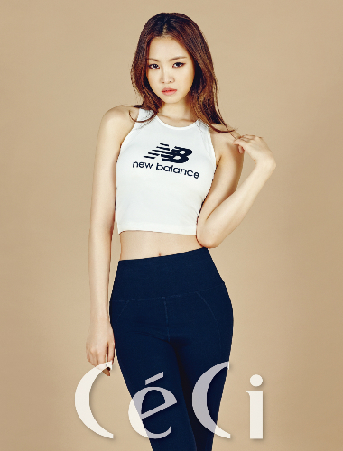 '우아하고 섹시한' 손나은의 팔색조 매력