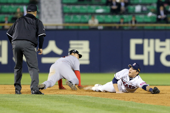 두산은 '성공' SK는 '실패'…승패 가른 판단력