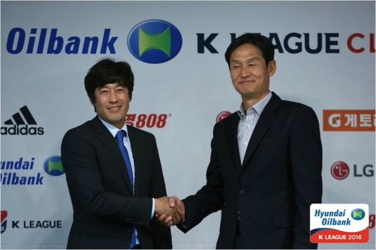 K리그를대표하는라이벌대결인'슈퍼매치'는최근두팀의순위와는다른상태에서시즌첫경기를앞두고있다.FC서울은'슬로우스타터'이미지를벗고선두를달리고있고,수원삼성은힘겨운중위권경쟁을하고있다.(자료사진=한국프로축구연맹)