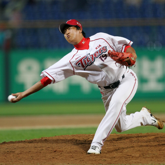 '다시마운드로…'한국야구위원회(KBO)는28일KIA타이거즈가신청한손영민(29)의임의탈퇴복귀를허가했다고밝혔다.사진은KIA에서활약하던당시손영민의투구모습.(사진=KIA타이거즈제공)