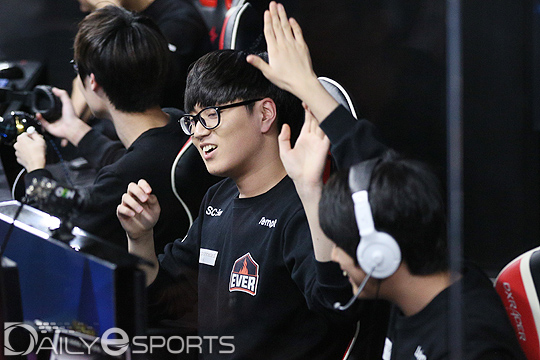 ESC 에버, 롤챔스 사상 첫 '승격' 영광