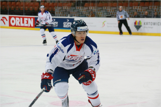 폴란드카토비체에서열리는국제아이스하키연맹(IIHF)아이스하키세계선수권디비전1그룹A대회에서맹활약중인김기성은대학교2학년때인2005년부터아이스하키국가대표로활약하고있다.(사진=대한아이스하키협회제공)