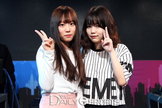 스완 리더 윤이지(왼쪽)와 결승전 MVP 현은정.