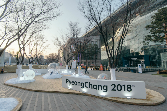 2018년평창동계올림픽및장애인동계올림픽조직위원회가'2016아시아·태평양스티비어워즈'금상을수상하게됐다고밝혔다.사진은올해3월까지서울시청광장에설치된홍보조형물.(사진=평창올림픽조직위원회제공)