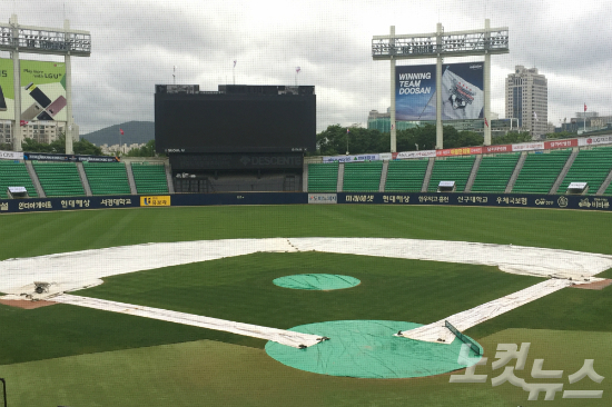 3일잠실구장에서열릴예정이던LG트윈스와두산베어스의'2016타이어뱅크KBO리그'시즌첫맞대결우천으로취소됐다.(사진=송대성기자)