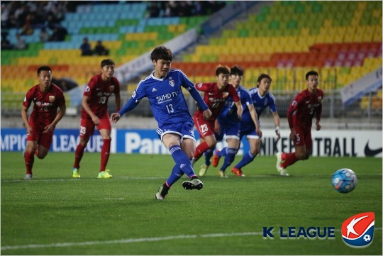 페널티킥을성공시키고있는김건희.(사진=한국프로축구연맹제공)