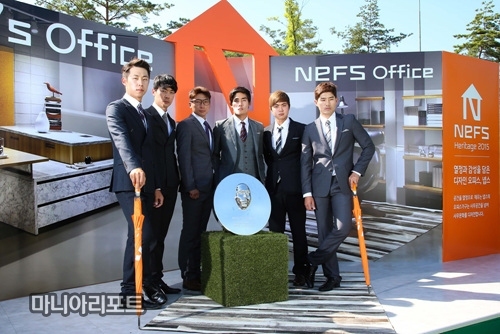 ▲지난해넵스헤리티지포토콜모습.넵스는팬들의시선을사로잡을수있는새로운모습을만들기위해노력하고있다.지난해대회때는선수들의수트입은신사로변신한모습으로포토콜에나서관심을끌었다.