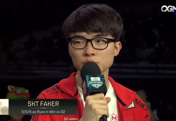 SK텔레콤 T1 '페이커' 이상혁이 MSI 인터뷰에 응하고 있다(사진=OGN 생중계 캡처).