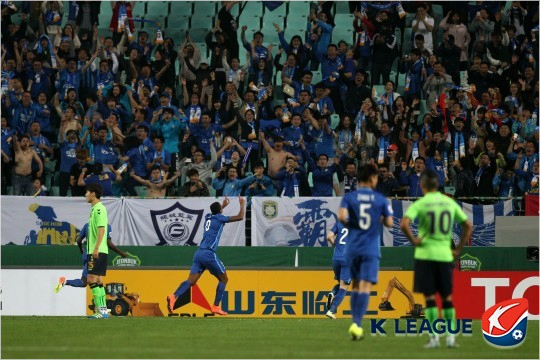 올시즌을앞두고쑤닝그룹에인수돼부자구단이된장쑤는대규모원정응원단을대동할정도로전국적인인기클럽이됐다.(사진=한국프로축구연맹제공)