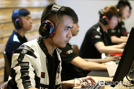 뛰어난 활약을 펼친 비시 게이밍 'zhokiNg' 웨이지에종.