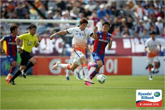 제주미드필더안현범은후반42분교체될때까지활발한움직임으로제주의대승을뒷받침했다.(사진=한국프로축구연맹제공)