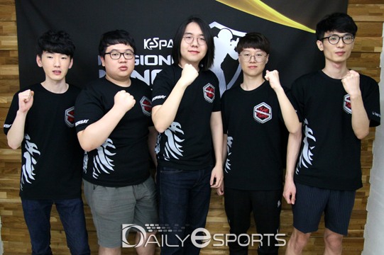한국 대표로 CS:GO 마이너 대회에 출전한 몬스터.