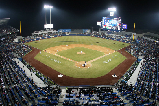 '세계로나가는KBO'한국야구위원회는5월부터북,남미지역에출범뒤처음으로해외중계서비스를실시한다.사진은삼성-두산의‘2016타이어뱅크KBO리그’개막전모습.(자료사진=황진환기자)
