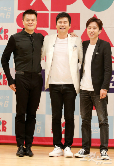 9일오후서울목동SBS에서열린오디션프로그램'SBS일요일이좋다-K팝스타6'제작발표회에참석한JYP박진영(왼쪽부터),YG양현석,안테나유희열심사위원이포즈를취하고있다.(사진=박종민기자)
