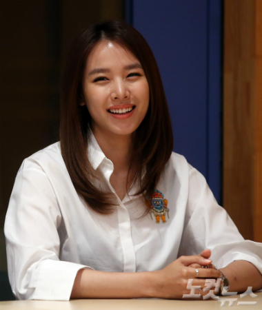 KBSCOOLFM‘볼륨을높여요’의새DJ로발탁된배우조윤희가9일오후서울여의도KBS본관에서열린기자간담회에참석해미소를짓고있다.(사진=황진환기자)