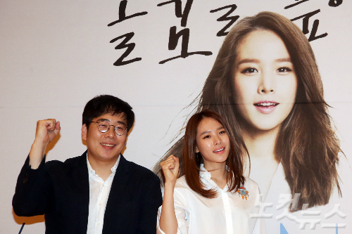 KBSCOOLFM‘볼륨을높여요’의새DJ로발탁된배우조윤희와이충언PD가9일오후서울여의도KBS본관에서열린기자간담회에참석해포토타임을갖고있다.(사진=황진환기자)