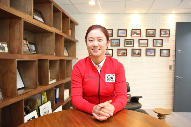 ▲“골프는전신운동이라움직임이편안한옷이어야스윙이편하다.그리고어패럴도골프장비중의하나라고생각한다.”_정연주프로