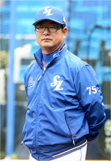 '웃어요,웃어봐요~'올시즌주축들의줄부상과부진으로5할승률도힘겨운행보를보이고있는삼성류중일감독.(자료사진=삼성)