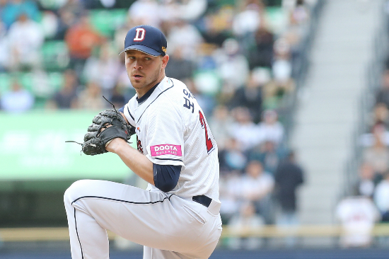 '시즌5승신고!'두산베어스투수마이클보우덴이11일인천SK행복드림구장에서열린'2016타이어뱅크KBO리그'SK와이번스전에서7이닝5피안타5탈삼진무실점으로시즌5승을수확했다.(사진=두산베어스제공)