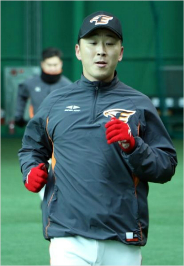 '훈련,열심히했습니다'올시즌한화의든든한마무리로제역할을하고있는정우람.그러나15일KIA전에서아쉬운실점으로팀의4연패를지켜봐야했다.(자료사진=한화)