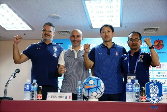 2016수원JS컵19세이하국제청소년축구대회에출전하는브라질과프랑스,한국,일본은하나같이내년한국에서열리는국제축구연맹(FIFA)20세이하월드컵을위해최선을다하겠다는각오를선보였다.(사진=대한축구협회제공)