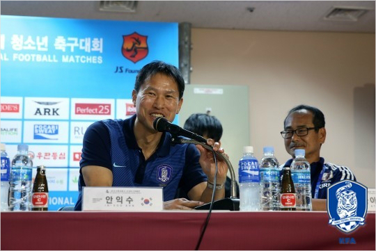 2016수원JS컵19세이하국제청소년축구대회에참가하는한국과일본의라이벌대결은22일낮수원월드컵경기장에서열린다.(사진=대한축구협회제공)