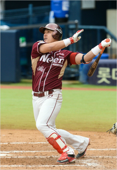 '오늘은내가주인공!'넥센의박동원이17일고척스카이돔에서열린'2016타이어뱅크KBO리그'NC전에서6회말3점홈런으로팀승리를이끌었다.(사진=넥센히어로즈제공)