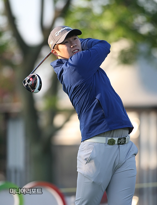 ▲이상희가19일인천영종도스카이72골프장오션코스에서열린SK텔레콤오픈1라운드10번홀에서티샷을날리고있다.영종도=조원범기자