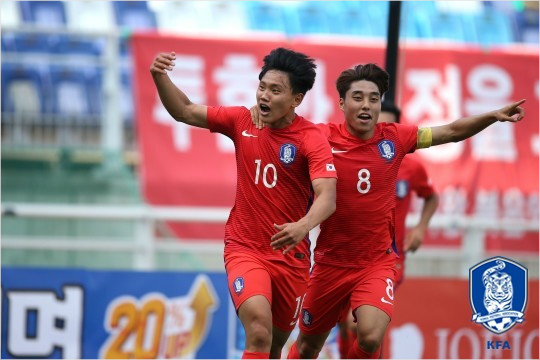 안익수감독이이끄는19세이하축구대표팀은일본을꺾고수원JS컵에서무패우승을달성했다.(사진=대한축구협회제공)
