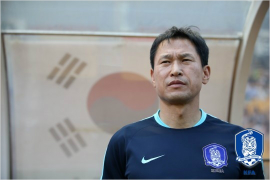 브라질과프랑스,일본을차례로상대하며3경기1실점의견고한수비를선보인19세이하축구대표팀이지만안익수감독은여전히견고한수비와날카로운역습에목말라했다.(사진=대한축구협회)