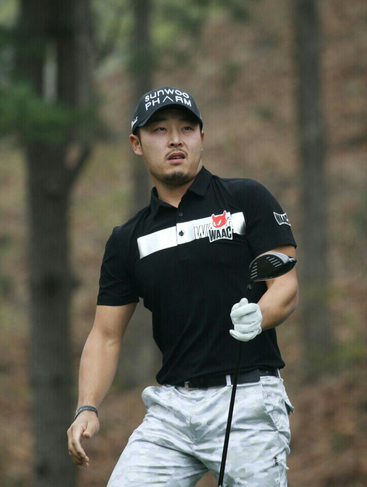 ▲일본프로골프투어(JGTO)간사이오픈에서깜짝우승을차지한조병민.사진=코오롱FnC제공