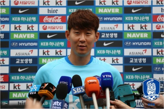 손흥민은영국현지에서불거진자신의이적설에"전혀듣지못한내용"이라며소속팀과관계가나쁘지않다고설명했다.(사진=대한축구협회제공)