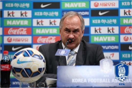 스페인,체코와원정2연전을앞둔울리슈틸리케감독은4년전스페인과평가전에서1-4로참패한아픈기억을언급하며대표팀의선전을기대했다.(사진=대한축구협회제공)