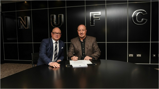 2부리그로강등된뉴캐슬유나이티드는라파엘베니테스감독과3년재계약하며클럽운영의전권을넘겼다.(사진=뉴캐슬유나이티드공식홈페이지갈무리)