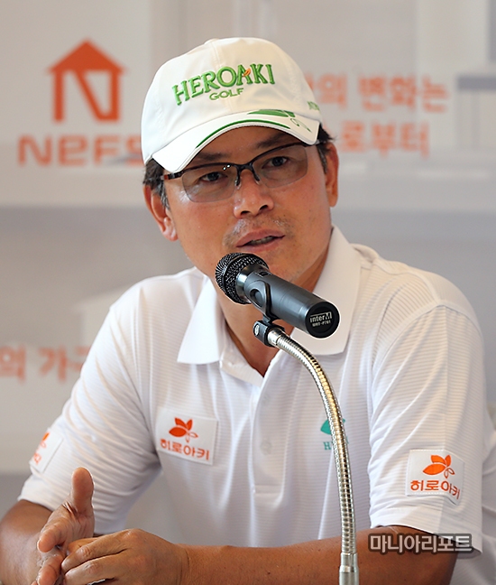 ▲신용진이넵스헤리티지2라운드경기후인터뷰를하고있다.홍천=한석규객원기자(JNA골프)