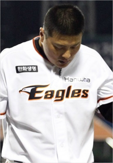 '고개숙인4번타자'김태균은5월한때극심한슬럼프에빠지면서팀부진의큰원인으로비난을감수해야했다.(자료사진=한화)