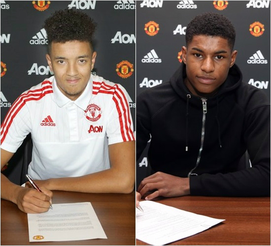 주제무리뉴감독체제로새시즌을준비하는잉글랜드프리미어리그맨체스터유나이티드는지난시즌1군에데뷔한유망주수비수카메론보스윅-잭슨(왼쪽),공격슈마커스래시포드와재계약했다.(사진=맨유공식트위터갈무리)