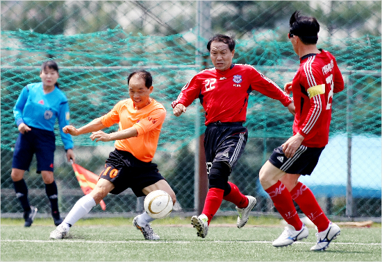 대한체육회와대한축구협회는2017년부터전국의축구클럽을대상으로7부리그승강제를도입한다.이를통해동호인리그육성과한국축구발전이라는공통된목표를실현한다는목표다.(사진=대한체육회제공)