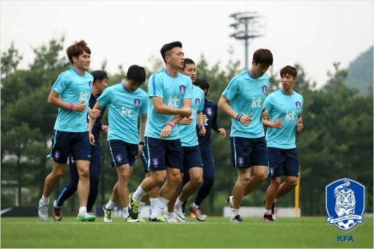 소속팀일정을마치고귀국한일부해외파선수는스페인과평가전을앞두고소집훈련을자청해몸까지만들었지만'무적함대'스페인의벽은너무나높았다.(사진=대한축구협회제공)