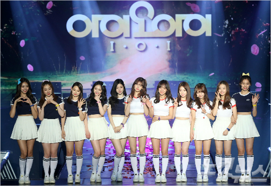 오디션프로그램'프로듀스101'을통해선발돼데뷔한그룹아이오아이(I.O.I)가5일오전서울장충체육관에서열린첫번째미니앨범'Chrysalis(크리슬리스)'쇼케이스에서포즈를취하고있다.(사진=박종민기자/자료사진)