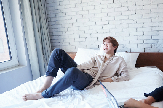 '순수 소년' 김준수…화보 비하인드 대방출