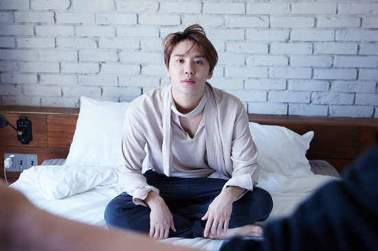 '순수 소년' 김준수…화보 비하인드 대방출