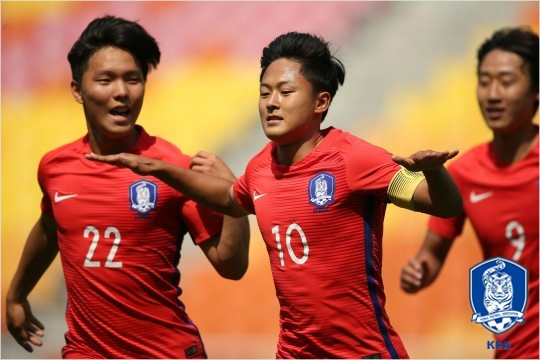 잉글랜드를무너뜨린이승우(가운데10번).(사진=대한축구협회제공)