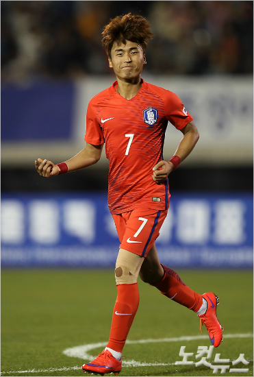 닐스프레드릭센덴마크감독이요주의선수로꼽았던문창진은덴마크와경기에서골을뽑으며자신의존재감을마음껏뽐냈다.박종민기자