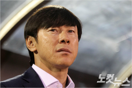 18명의최종명단발표를앞둔신태용올림픽축구대표팀감독은3장의와일드카드사용여부를두고마지막까지고민에빠졌다.박종민기자