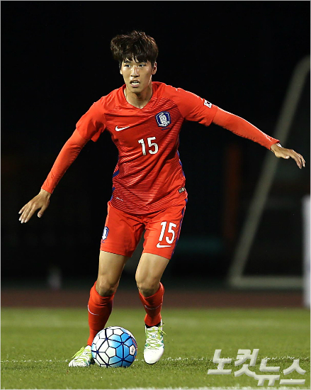 전북현대의신인수비수최규백은입단첫해부터소속팀의주전자리를꿰찬데이어신태용올림픽축구대표팀감독의눈도장까지찍으며올림픽출전가능성을높였다.박종민기자