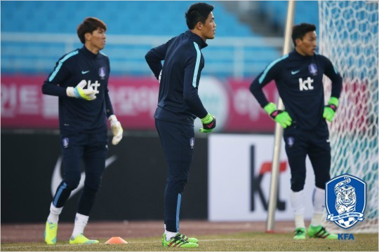 정성룡(가운데)과경쟁자인김진현(왼쪽),김승규.(사진=대한축구협회제공)