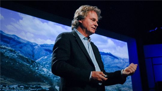 TED 강연 중인 웨이드 데이비스(출처 :TED.COM)