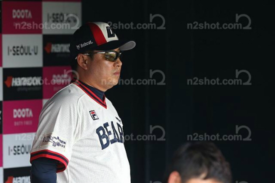 '마음이좋지않아'두산베어스김태형감독이8일'2016타이어뱅크KBO리그'kt위즈전을앞두고선수들의부상소식을전해들었다.(사진=두산베어스제공)