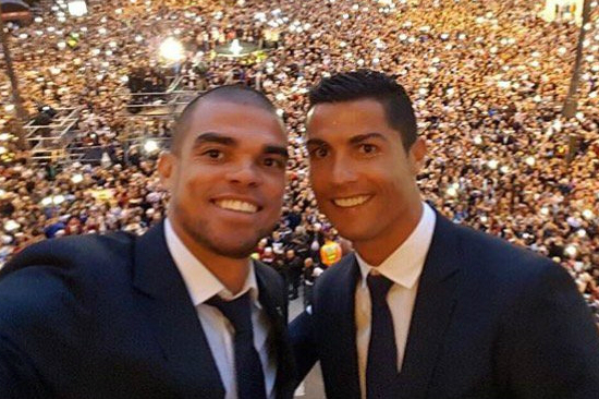 레알마드리드와포르투갈에서함께활약하고있는크리스티아누호날두와페페(사진=레알마드리드트위터캡처)